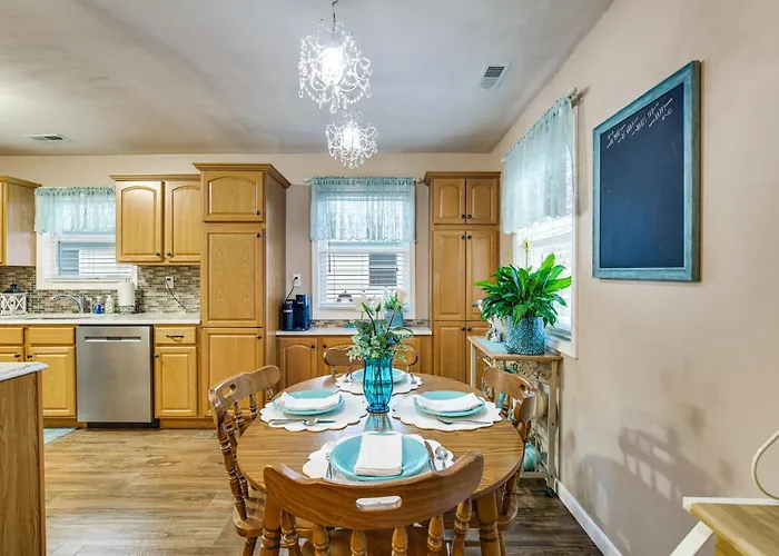 Route 66 Gem! Charming W/ Yard *