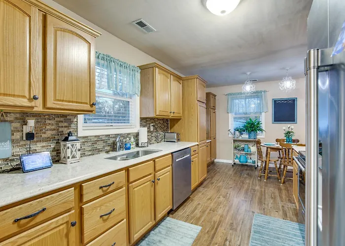 Route 66 Gem! Charming W/ Yard * Litchfield