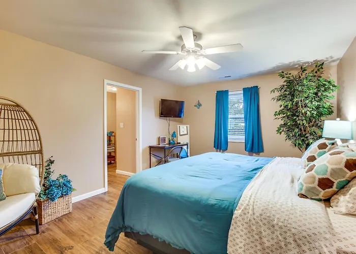 Route 66 Gem! Charming W/ Yard * Litchfield