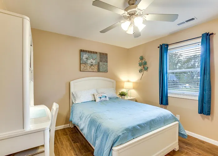 Route 66 Gem! Charming W/ Yard * Litchfield